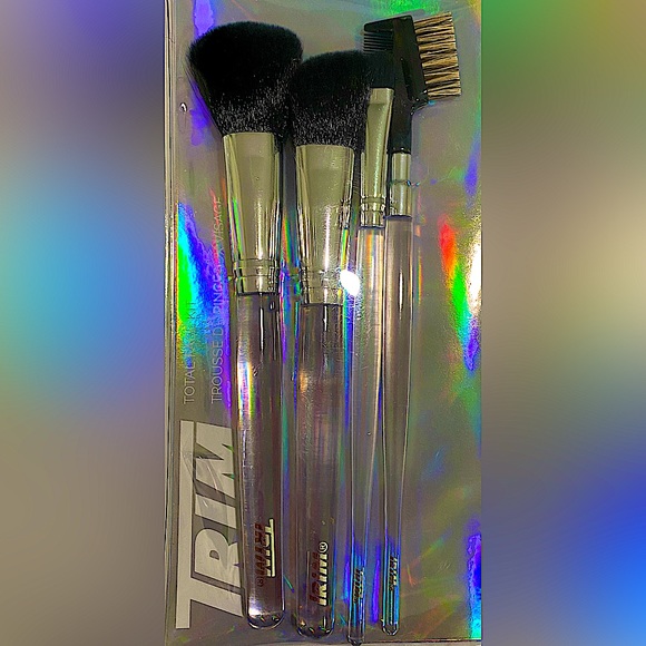B5. CHEAPER IN ANY BUNDLE -NIB TRIM TOTAL FACE KIT 4 brushes w/several functions - Picture 2 of 6